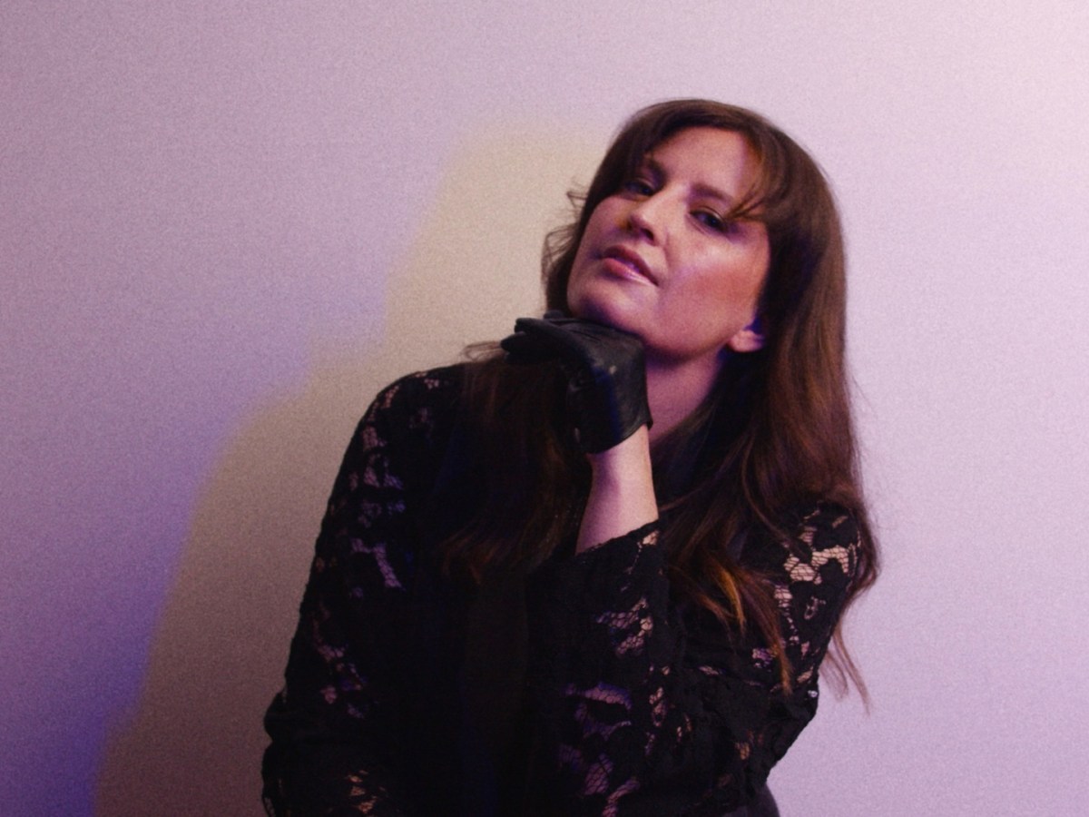 MAXON SHARES UPLIFTING NEW SINGLE + VIDEO ‘EVERYBODY’ & DEBUT ALBUM ‘TALKING WITH STRANGERS’ DUE OUT APRIL&nbsp;8